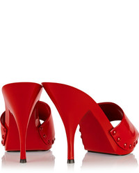 Красные кожаные сабо от Miu Miu