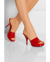 Красные кожаные сабо от Miu Miu