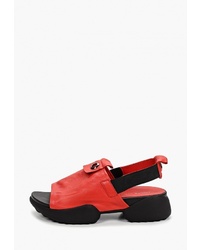 Красные кожаные сандалии на плоской подошве от Dolce Vita