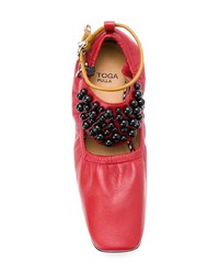 Красные кожаные туфли с украшением от Toga Pulla