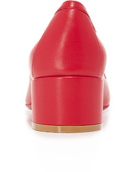 Красные кожаные туфли от Salvatore Ferragamo