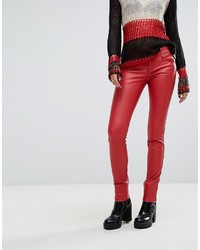 Красные кожаные узкие брюки