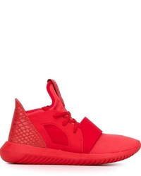 Женские красные кроссовки от adidas