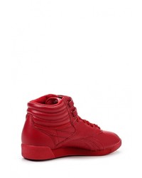 Женские красные кроссовки от Reebok Classics
