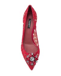 Красные кружевные туфли с украшением от Dolce & Gabbana