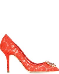 Красные кружевные туфли от Dolce & Gabbana