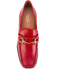 Женские красные лоферы от Gucci