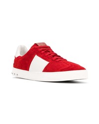 Мужские красные низкие кеды с шипами от Valentino