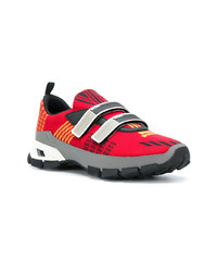 Мужские красные низкие кеды от Prada