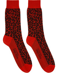 Мужские красные носки с леопардовым принтом от Alexander McQueen