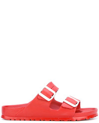 Красные резиновые сандалии на плоской подошве от Birkenstock