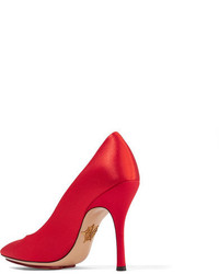 Красные сатиновые туфли с украшением от Charlotte Olympia