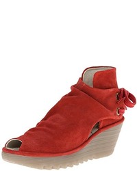 Красные туфли на танкетке с вырезом