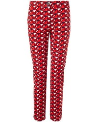 Красные узкие брюки с геометрическим рисунком