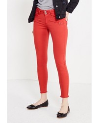 Красные узкие брюки от Jennyfer