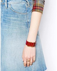 Красный браслет