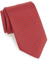 Красный галстук с геометрическим рисунком