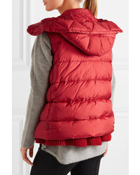 Женский красный жилет от Moncler