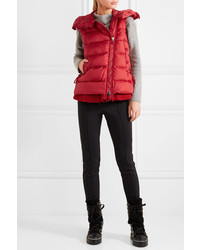 Женский красный жилет от Moncler