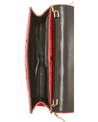 Красный клатч со змеиным рисунком от Narciso Rodriguez