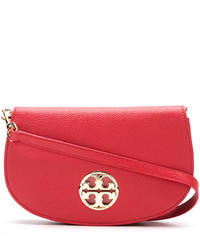 Красный клатч от Tory Burch