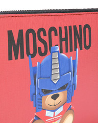 Красный клатч от Moschino