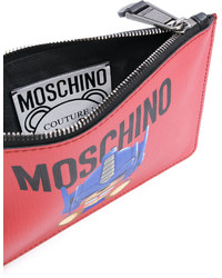 Красный клатч от Moschino