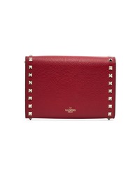 Красный кожаный клатч с шипами от Valentino