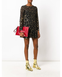 Красный кожаный клатч с шипами от RED Valentino