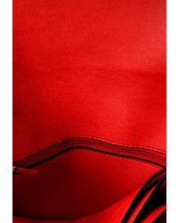 Красный кожаный клатч от Johnny