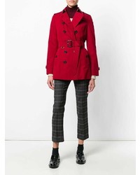 Женский красный плащ от Burberry