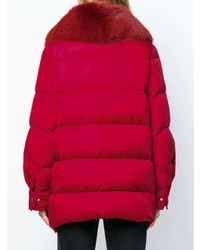 Женский красный пуховик от Moncler