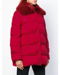 Женский красный пуховик от Moncler