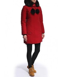 Женский красный пуховик от Moose Knuckles