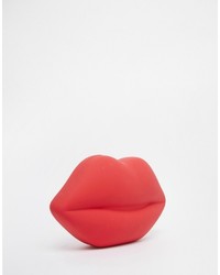 Красный резиновый клатч от Lulu Guinness