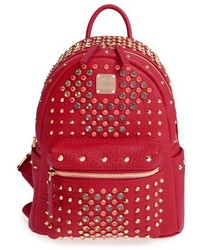 Красный рюкзак с украшением