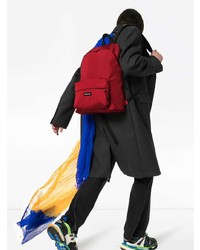 Мужской красный рюкзак от Balenciaga