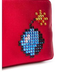 Красный сатиновый клатч от Anya Hindmarch