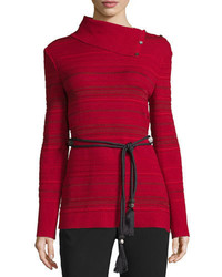Красный свитер в горизонтальную полоску