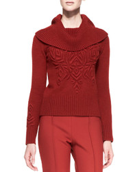 Красный свитер с вышивкой