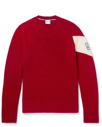 Красный свитер с узором зигзаг