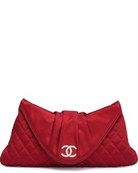 Красный стеганый клатч от Chanel