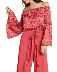 Красный топ с открытыми плечами с вышивкой