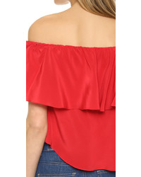 Красный топ с открытыми плечами от Amanda Uprichard