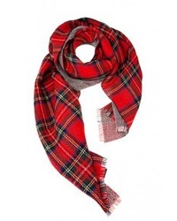 Красный шарф в шотландскую клетку