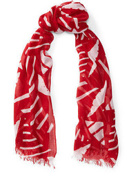 Красный шарф с геометрическим рисунком