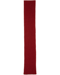 Красный шерстяной шарф
