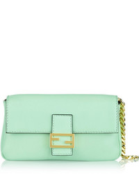 Мятный кожаный клатч от Fendi