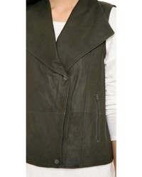 Женская оливковая кожаная безрукавка от Vince