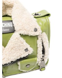 Оливковая кожаная сумка почтальона от Moschino